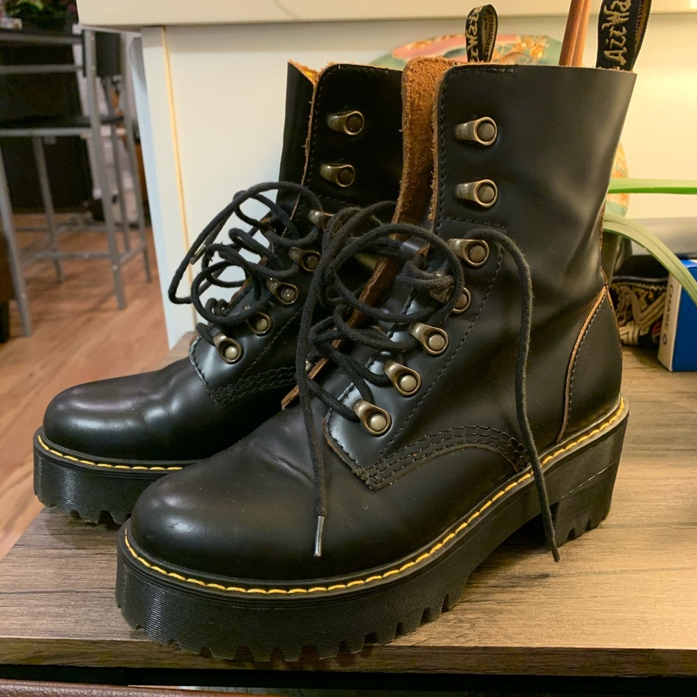 Dr. Martens LEONA